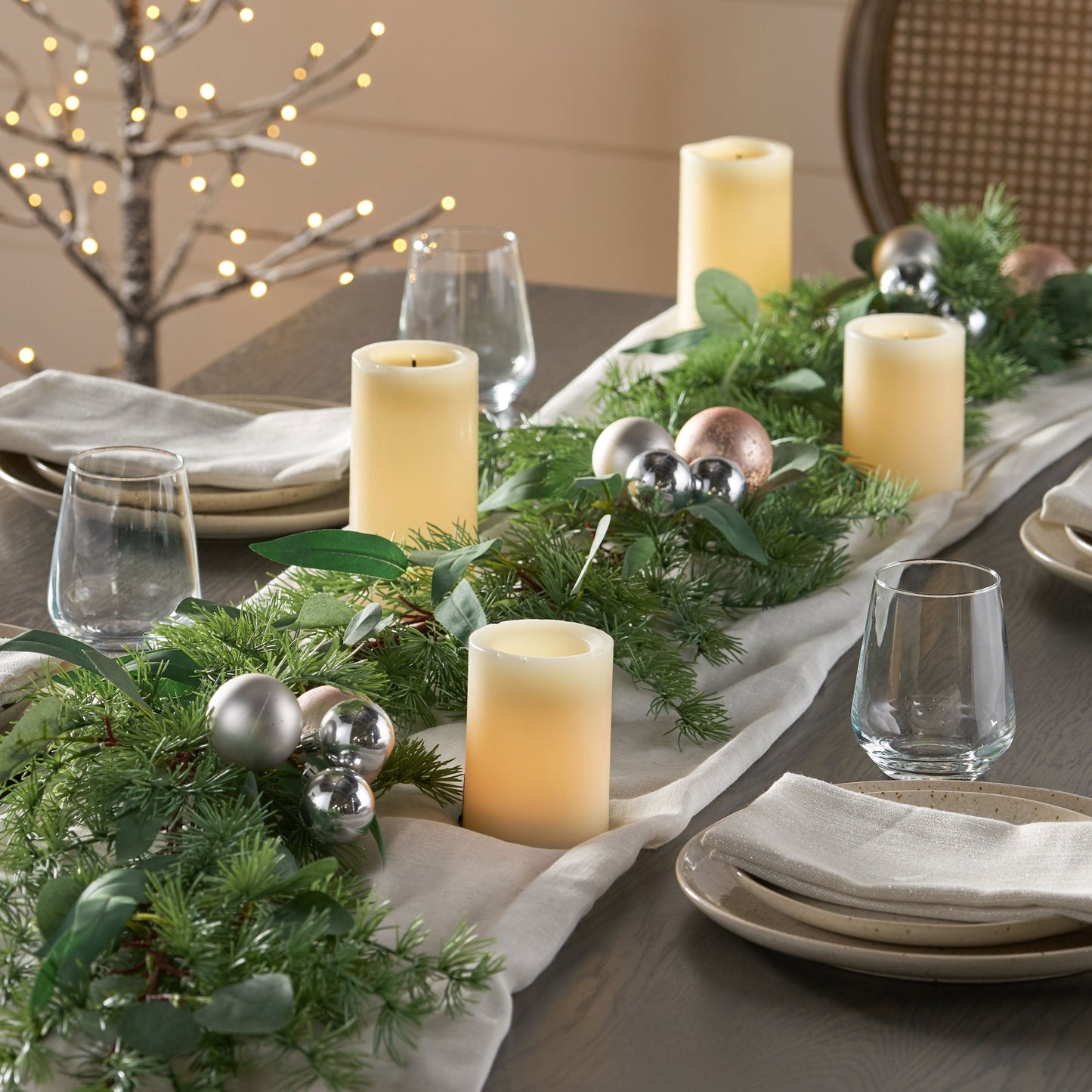 Pineneedle Garland with Ball