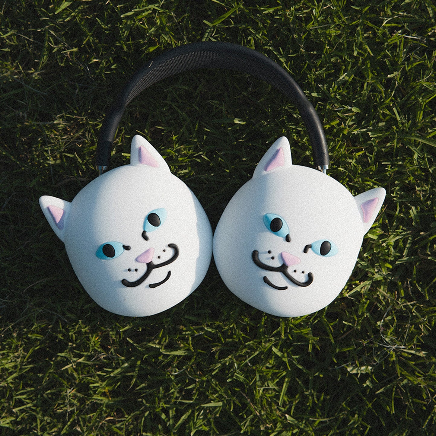 CASETiFY x Ripndip Lord Nermal 3D Airpods Max Cover (White)