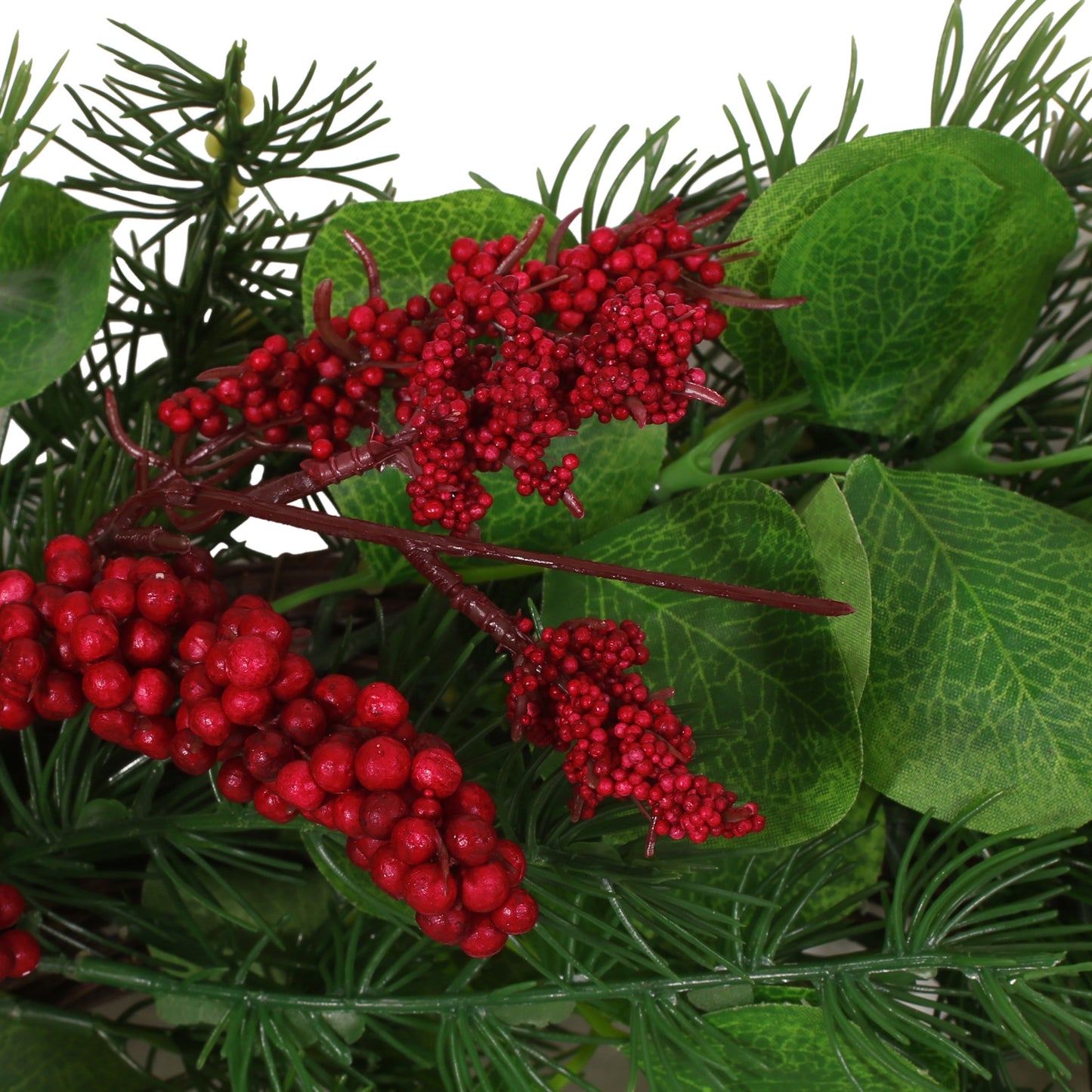 Jalro 25.5-inch Leaves/Berry Wreath