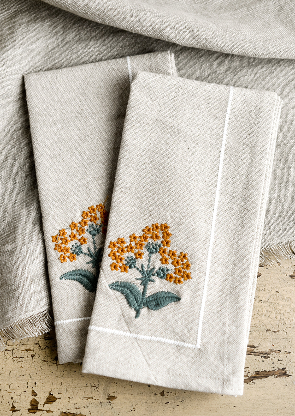 Embroidered Floral Napkin Set