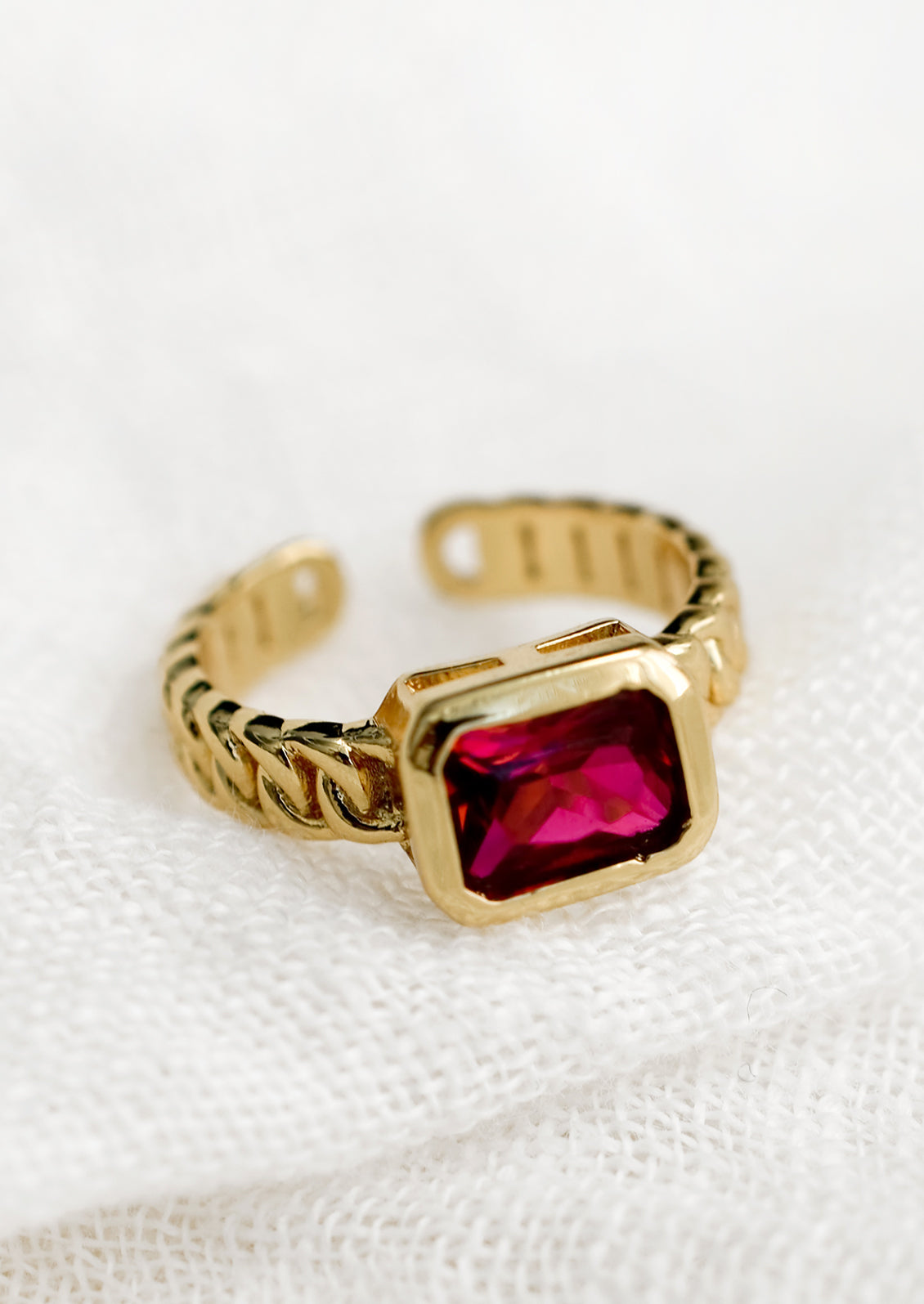 Gem Chainlink Ring