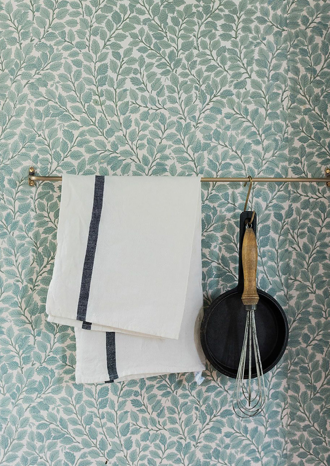 Slim Metal Hanging Bar