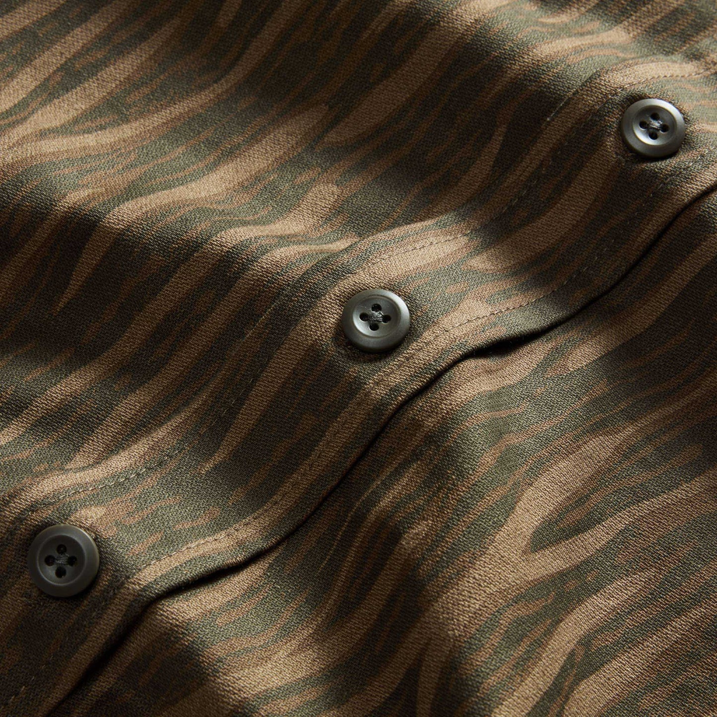 The Saddler Shirt in Bark Print Broken Twill