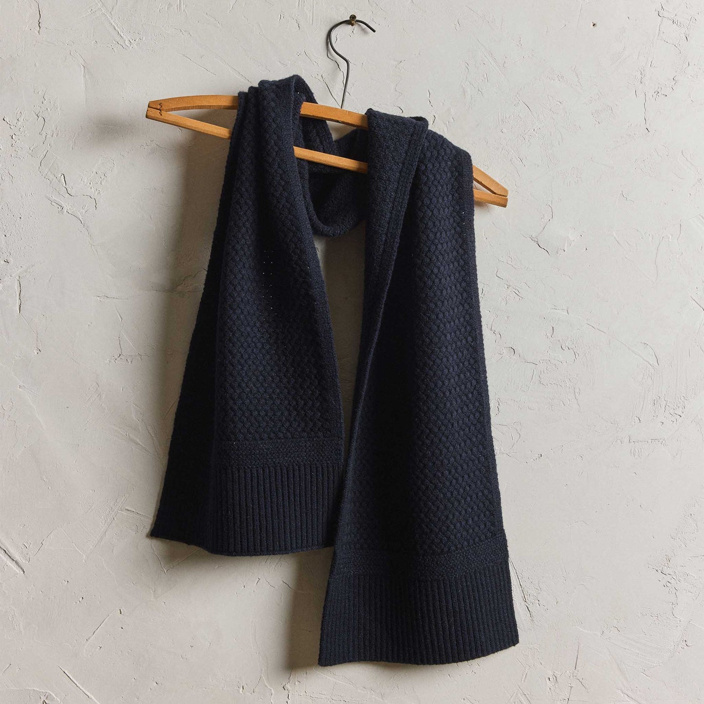 The Textured Knit Scarf in Heather Navy Merino