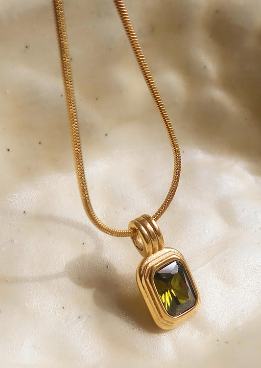 Maeve Pendant Necklace