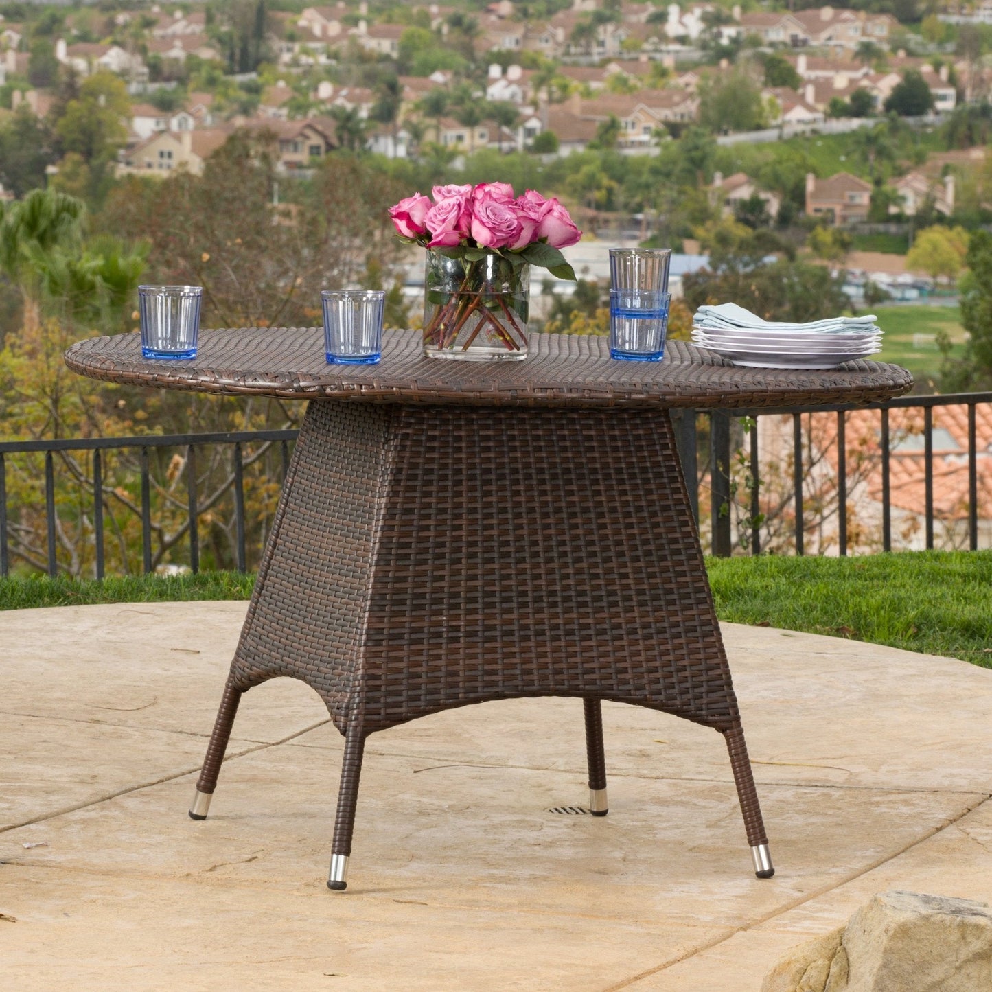 Outdoor Dining Table with Powder Coated Iron Frame and Round Top