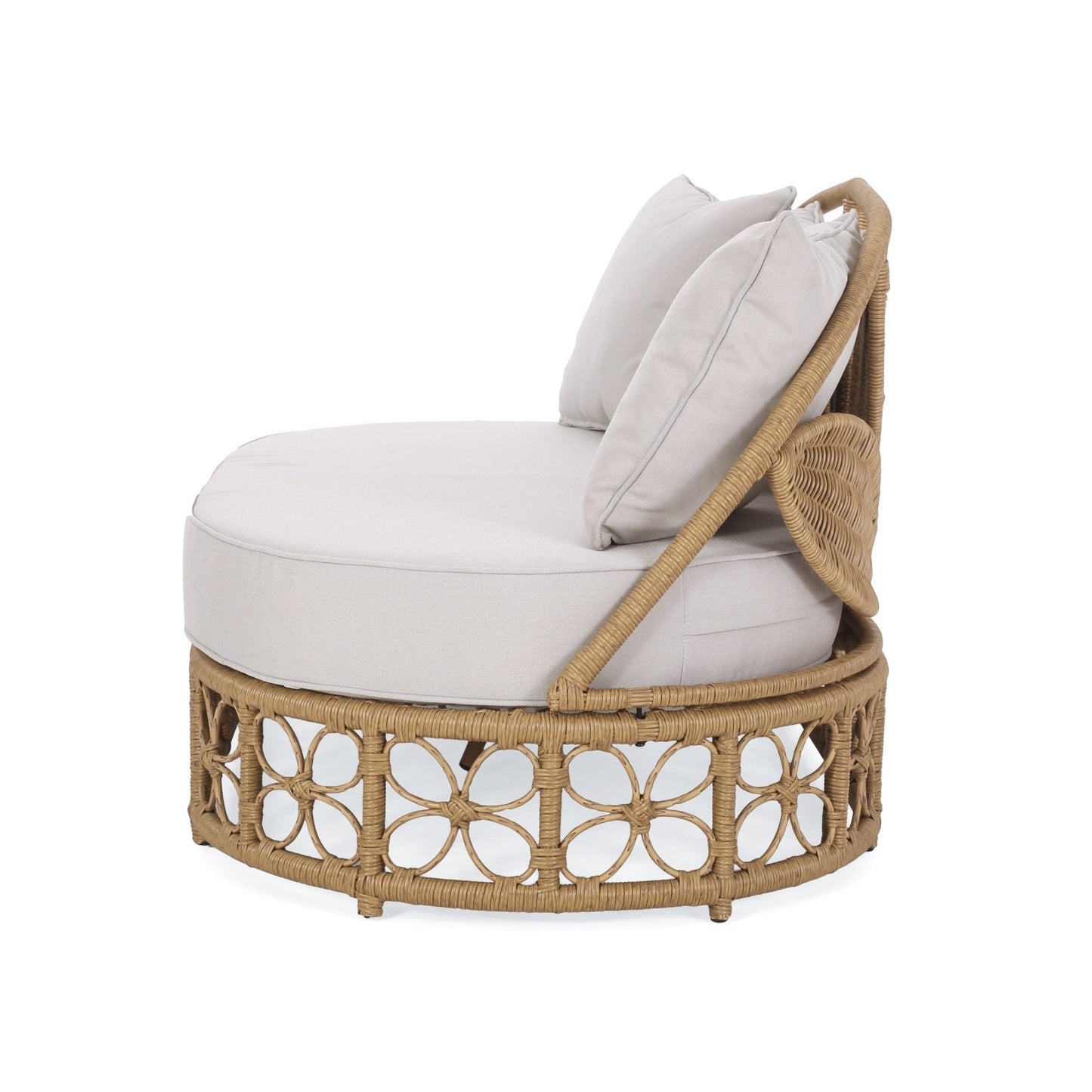 Outdoor Wicker Daybed With Pillows