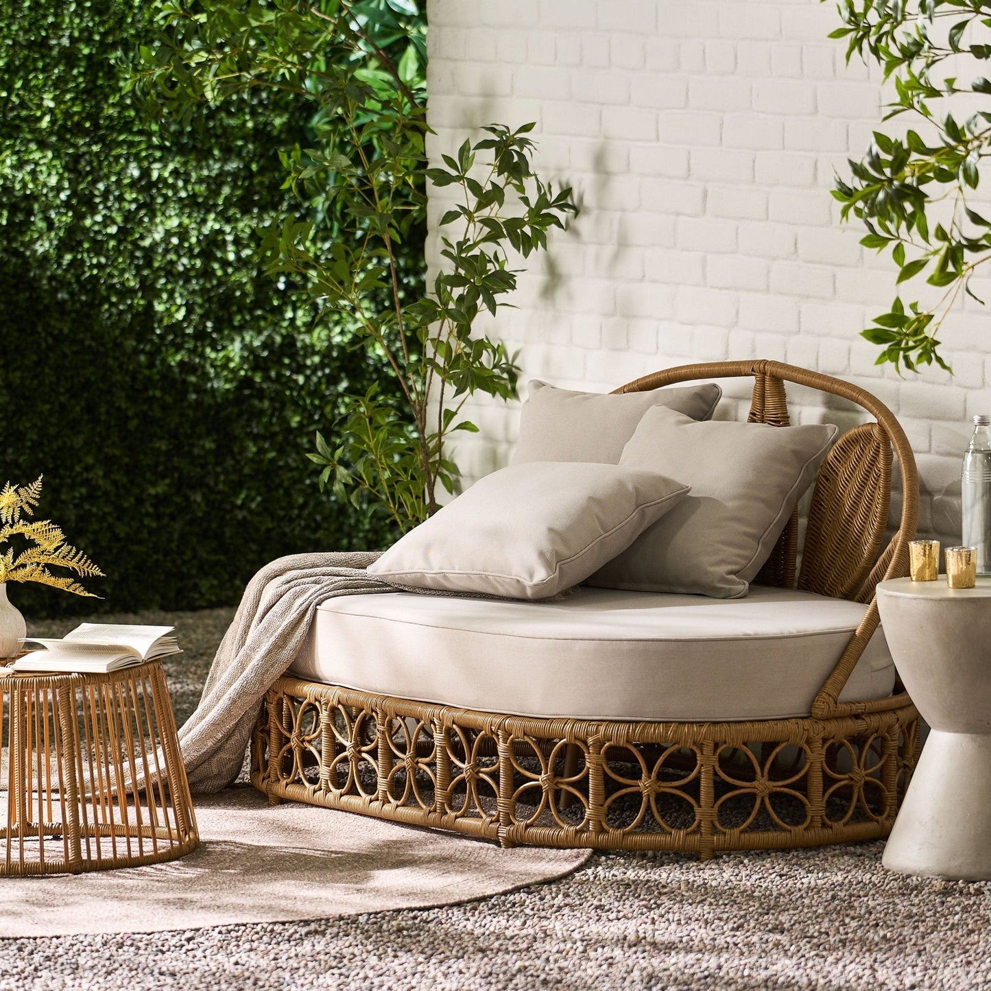 Outdoor Wicker Daybed With Pillows
