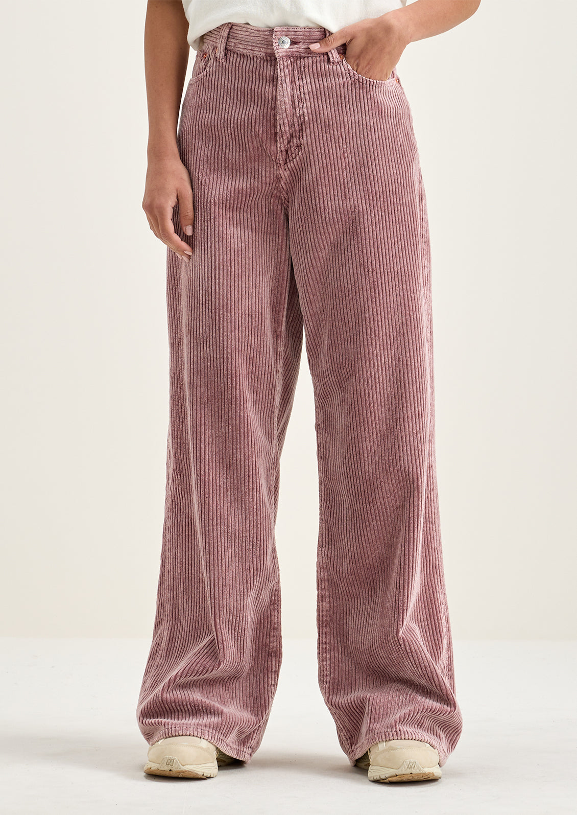 Parthe Corduroy Pants