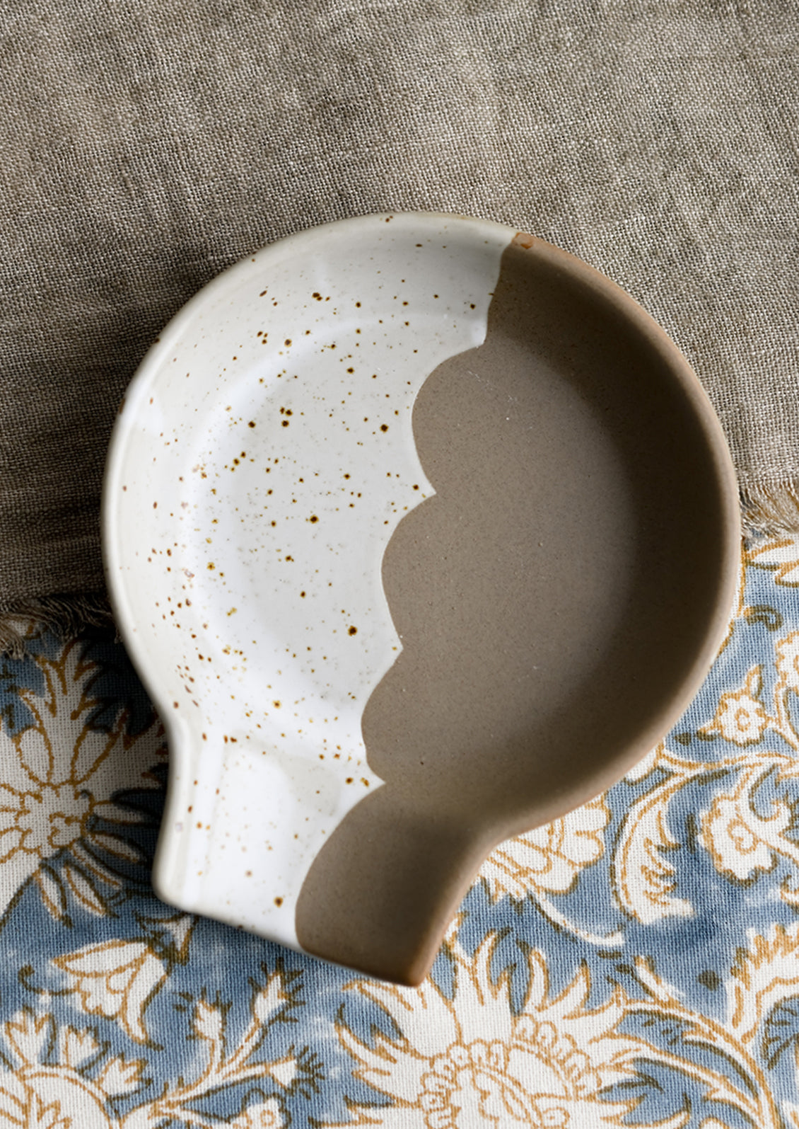 Scalloped Speckle Spoon Rest