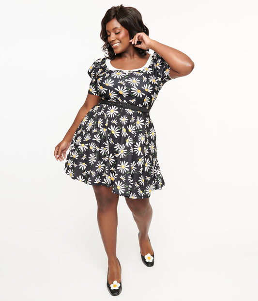 Smak Parlour Plus Size Black & White Daisy Group Chat Flare Dress