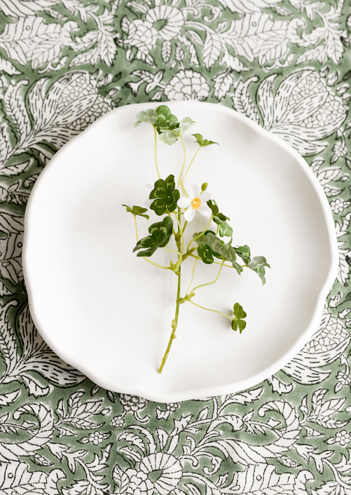 Wavy Edge Catchall Tray